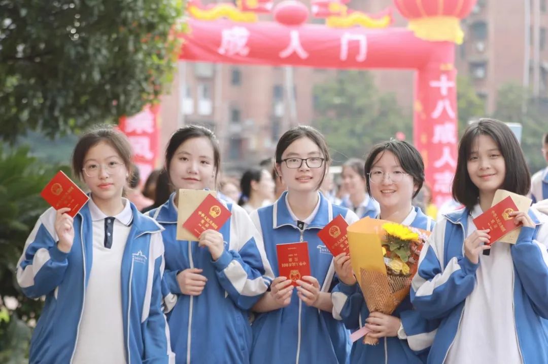 十八歲,青春最美的模樣——湘潭市一中2023屆高三舉行成人禮暨宣誓儀式